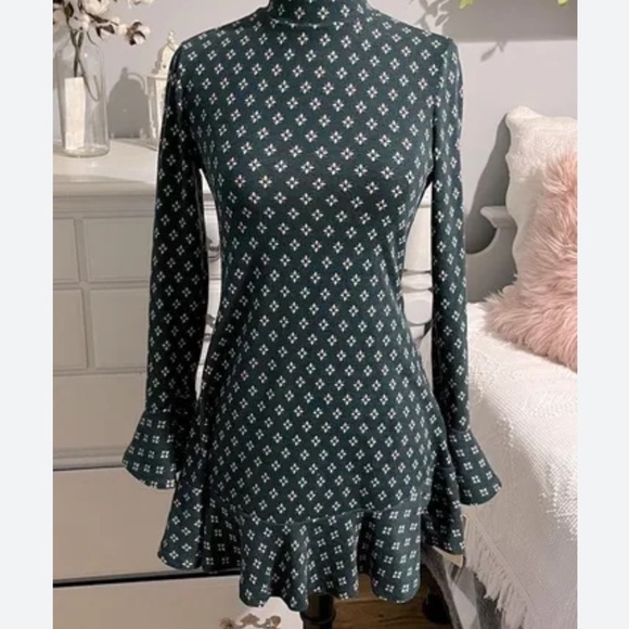 Bebop medium green dress with bell sleeves. High neck line - Picture 1 of 12